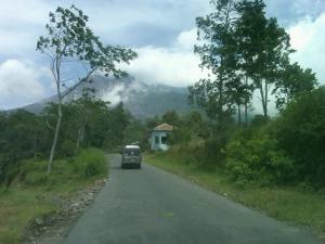 Perjalanan menuju Gunung Merapi .. tuh keliatan gunungnya.. cantiik bangets